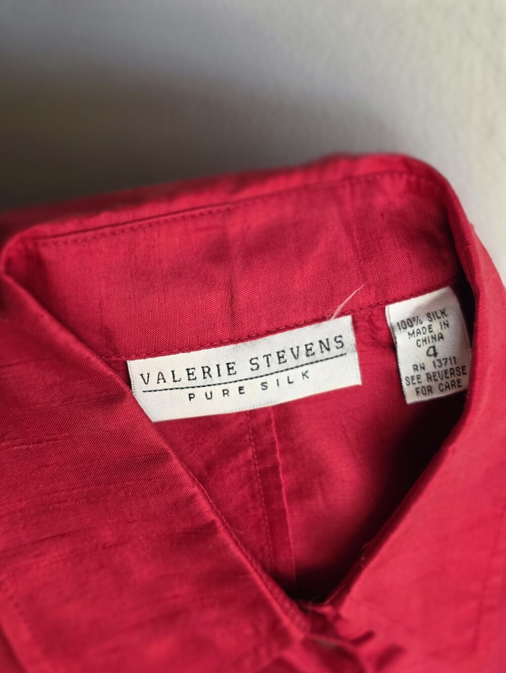 Valerie Stevens Pure Silk Shantung Sleeveless Blouse - Crimson Red - Size 4 - Picture 2 of 6